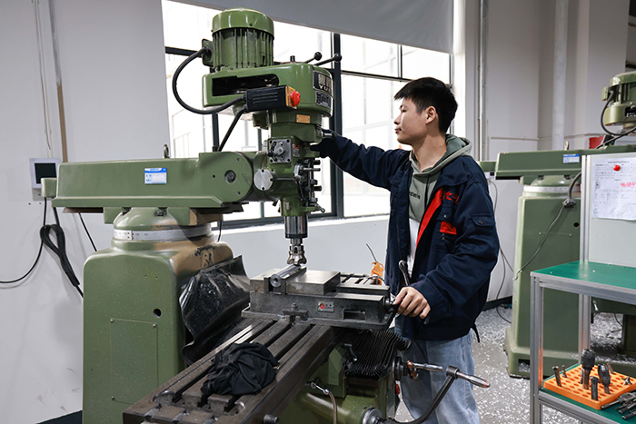 安全操作指南：华拓分享使用超声波焊接机的注意事项